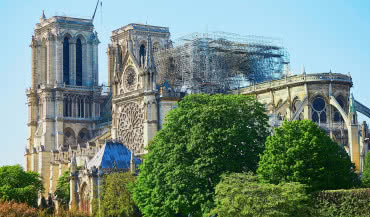Zamocowania fischer zostaną przekazane na odbudowę Notre Dame